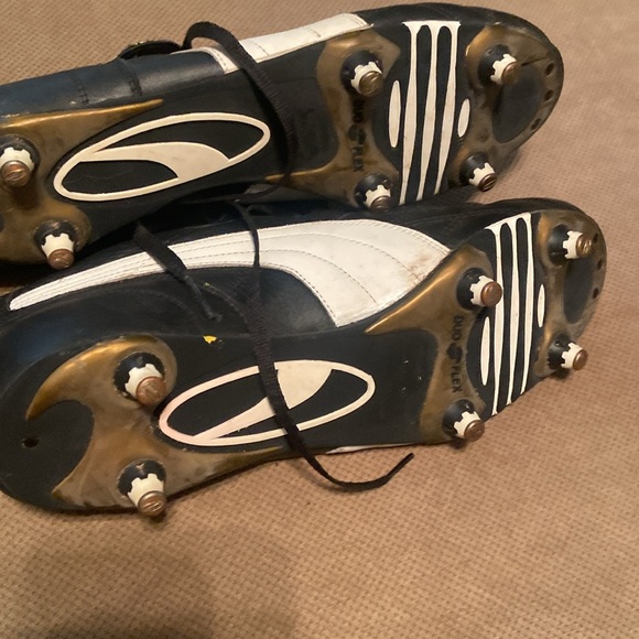 Puma King Black and White Men's Soccer Shoes - Picture 5 of 7